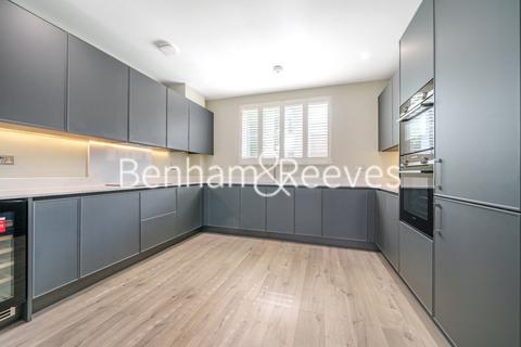 3 bedroom semi-detached house to rent, Trento Mews, Barnet EN4