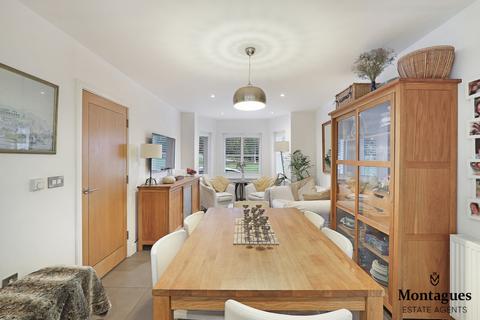 54 Buckingham Road, Epping, CM16 5AG