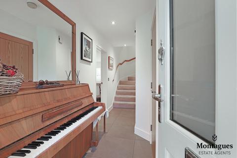 54 Buckingham Road, Epping, CM16 5AG