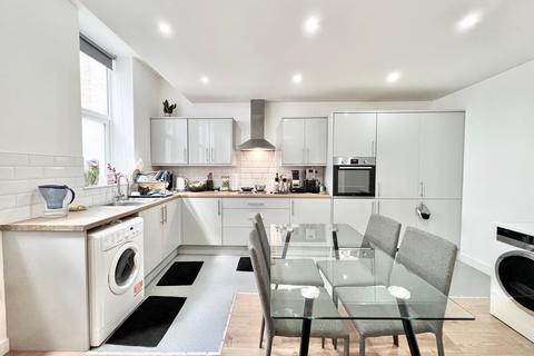 2 bedroom flat to rent, 448 Holloway Road, London N7