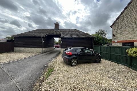 4 bedroom detached house for sale, Gardners Drive, Hullavington, Chippenham