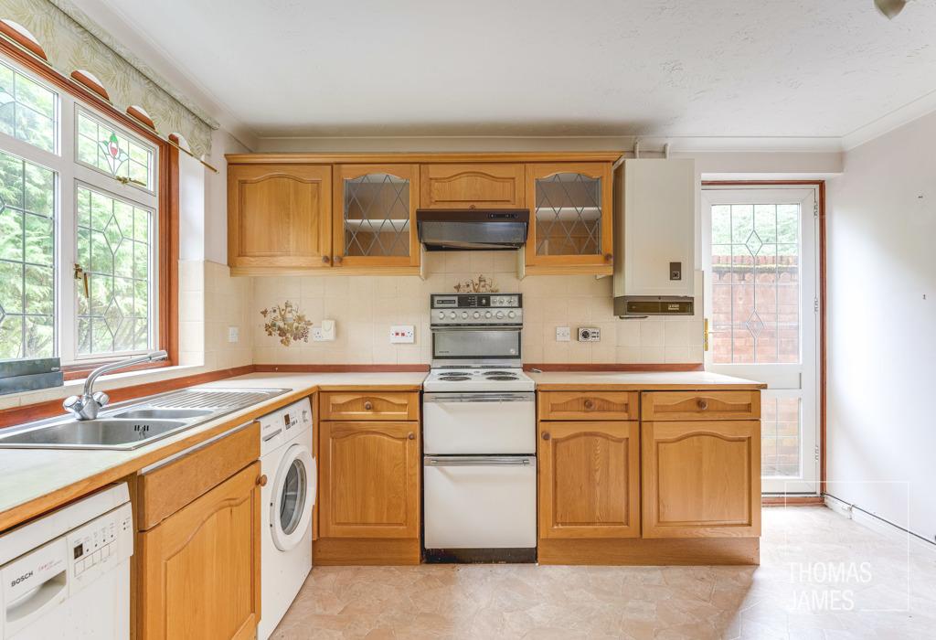 Stratfield Park Close, fitted kitchen