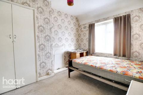 3 bedroom terraced house for sale, Goresbrook Road, Dagenham