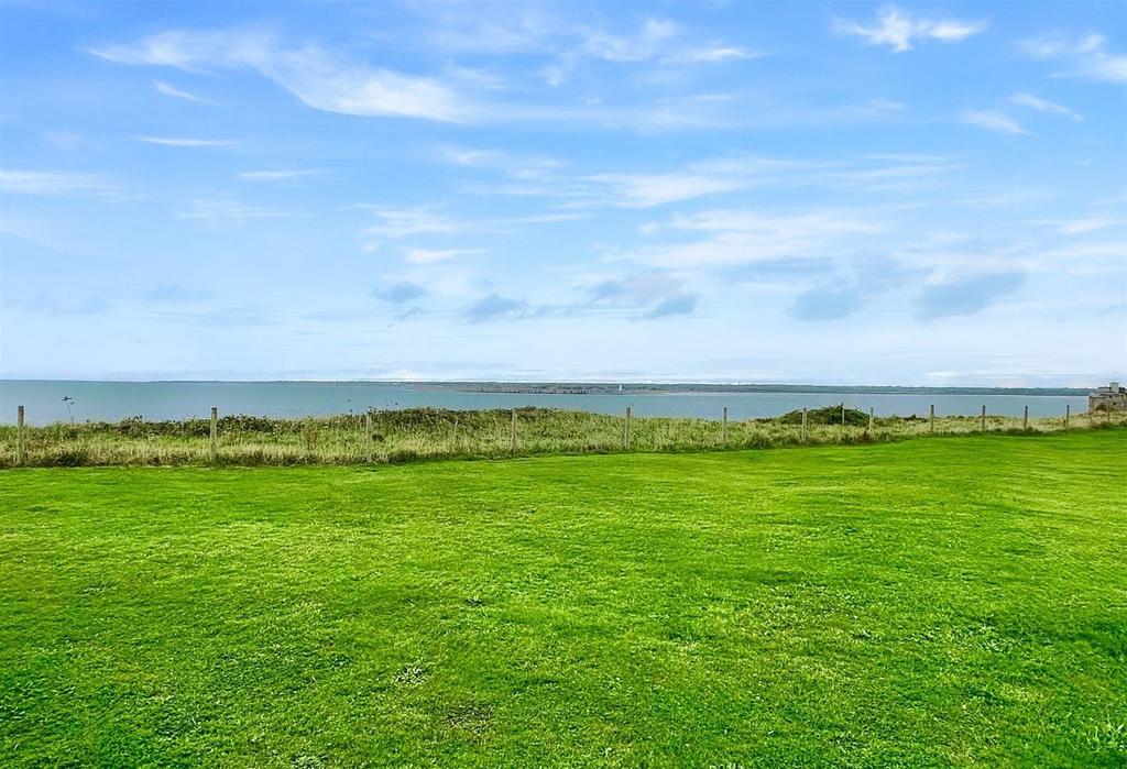 Views to Solent and Hurst Castle.jpg