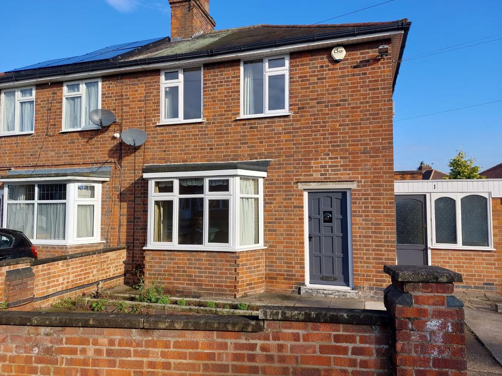 Beechfield Avenue, Birstall LE4 2 bed semidetached house to rent £1,200 pcm (£277 pw)