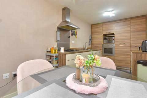 3 bedroom end of terrace house for sale, The Square, Loughton, Essex