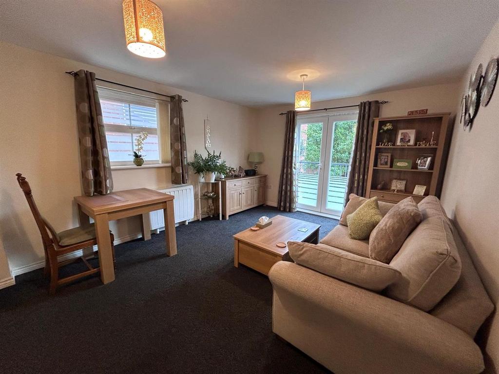Stonemere Drive, Radcliffe, M26 1QY 2 bed apartment for sale £125,000
