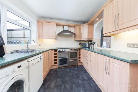 39 Forest View Road, East Grinstead, RH19 4AW