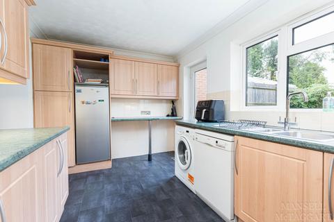 39 Forest View Road, East Grinstead, RH19 4AW