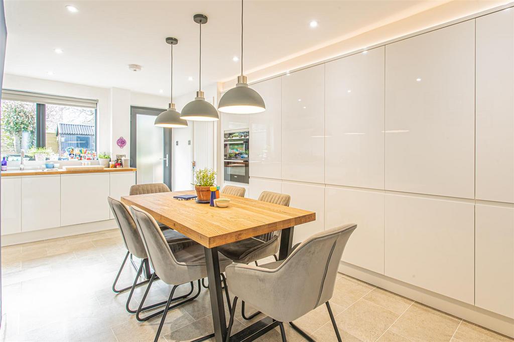 Kitchen1.jpg