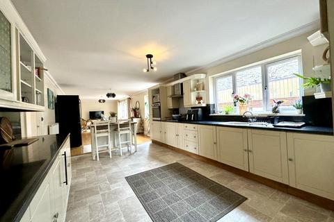 4 bedroom detached house for sale, Treharris CF46