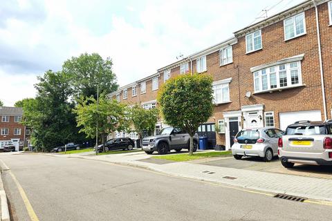 4 bedroom townhouse to rent, Oakview Gardens, London, N2