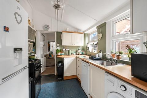 2 bedroom house for sale, Cheam Common Road, Worcester Park KT4