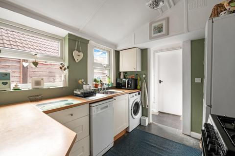 79 Cheam Common Road, Worcester Park, KT4 8TE
