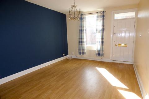 3 bedroom end of terrace house to rent, Windsor Avenue, Gateshead