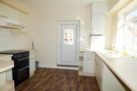 3 bedroom end of terrace house to rent, Windsor Avenue, Gateshead