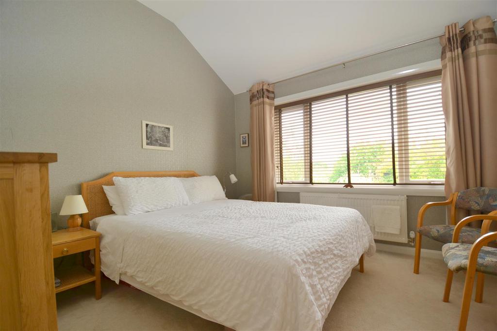 Bed3a.JPG