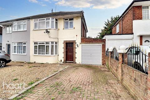 3 bedroom semi-detached house for sale, Hollybush Road, Luton