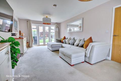 10 Battle Avenue, Daventry, NN11 2NX