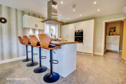 10 Battle Avenue, Daventry, NN11 2NX