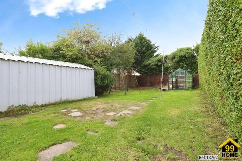 3 bedroom semi-detached house for sale, Leeds Road, Castleford, WF10