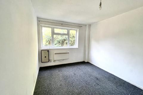 2 bedroom flat for sale, Levett Road,  Leatherhead, KT22