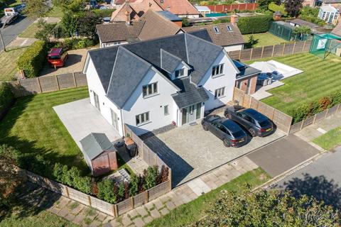 4 bedroom detached house for sale, Bromeswell Road, Ipswich, Suffolk, IP4