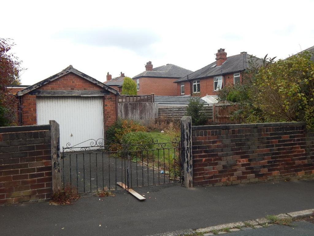 Garage/Rear Garden