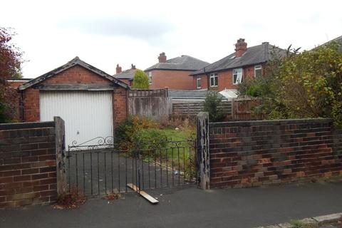 3 bedroom semi-detached house to rent, Torridon Road, Dewsbury