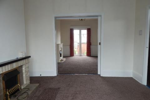 3 bedroom semi-detached house to rent, Torridon Road, Dewsbury