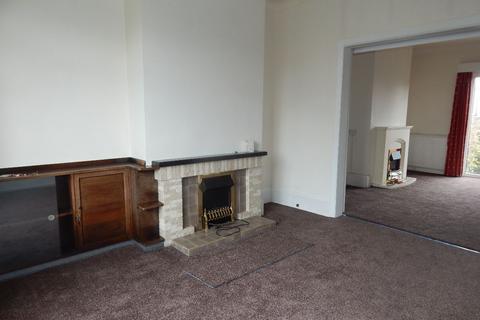 3 bedroom semi-detached house to rent, Torridon Road, Dewsbury