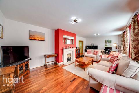 8 Bantock Way, Witham, CM8 1BD