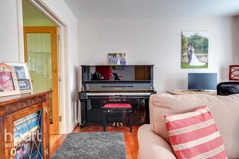 8 Bantock Way, Witham, CM8 1BD