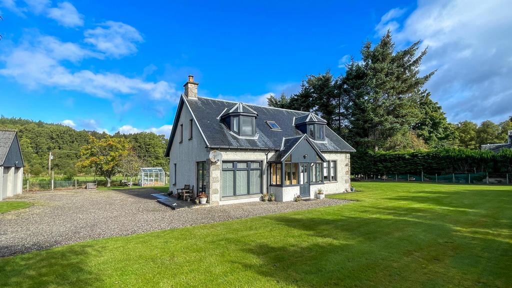 FRONT GARDEN & DRIVE