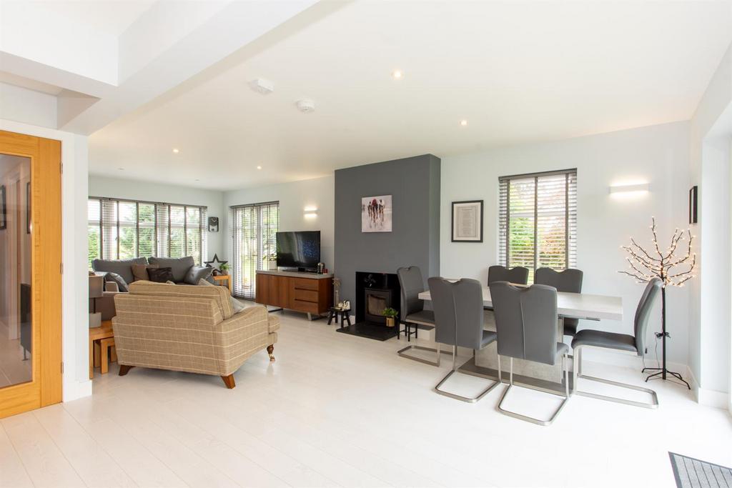 SITTING ROOM & DINING AREA