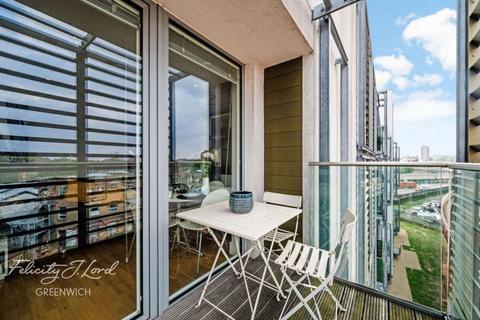 2 bedroom flat for sale, Hatfield House, Merry Weather, London, SE10 8EW