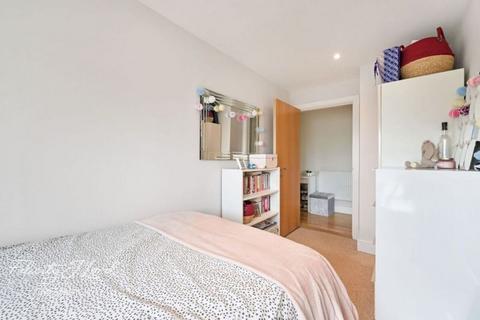 2 bedroom flat for sale, Hatfield House, Merry Weather, London, SE10 8EW