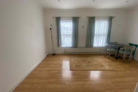 2 bedroom maisonette to rent, Goring Road, London N11