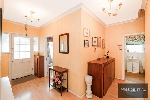 2 bedroom semi-detached bungalow for sale, Loughton IG10