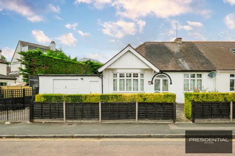 2 bedroom semi-detached bungalow for sale, Loughton IG10