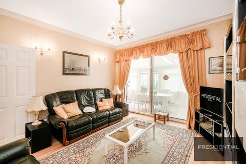 2 bedroom semi-detached bungalow for sale, Loughton IG10