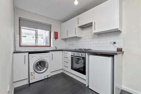 3 bedroom end of terrace house for sale, Chantry Lane, London Colney