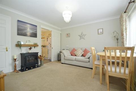 1 bedroom end of terrace house for sale, SUPERBLY PRESENTED HOME * LAKE