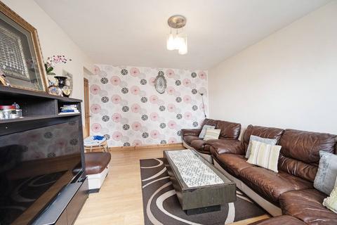 2 bedroom flat for sale, Windsor House, Knottisford Street, Bethnal Green, London, E2