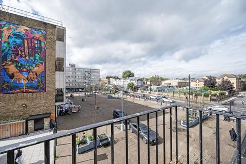 2 bedroom flat for sale, Windsor House, Knottisford Street, Bethnal Green, London, E2