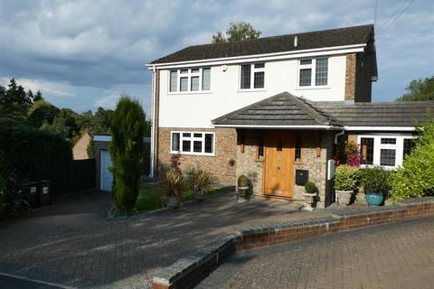 4 bedroom link detached house for sale, Lawford Close, Chorleywood WD3