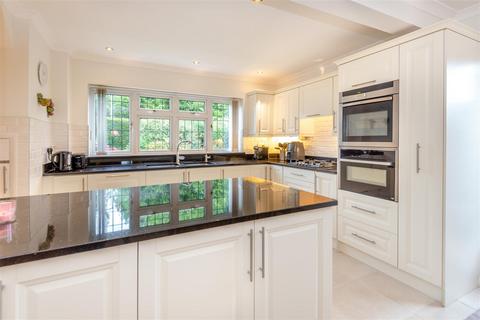 4 bedroom link detached house for sale, Lawford Close, Chorleywood WD3