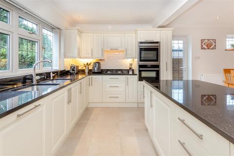 4 bedroom link detached house for sale, Lawford Close, Chorleywood WD3