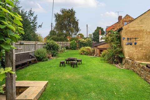 4 bedroom end of terrace house for sale, Banbury,  Oxfordshire,  OX15