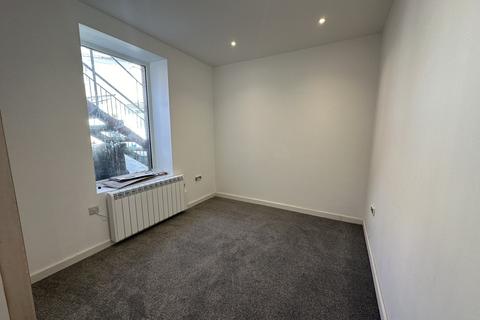 2 bedroom apartment to rent, High Street, Street